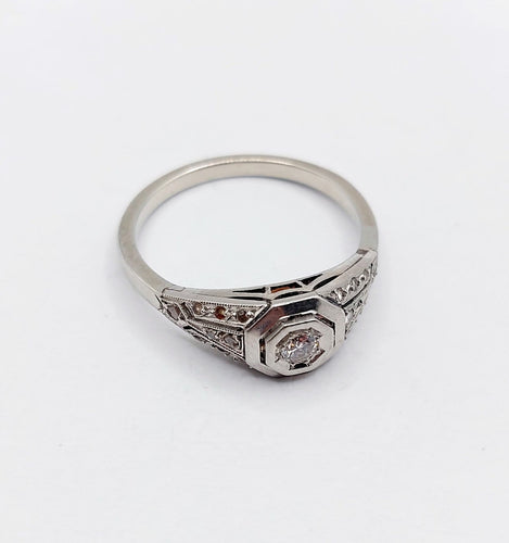 Bague 52.5 Bague chevalière Art déco en or blanc, platine et diamants 58 Facettes A07388
