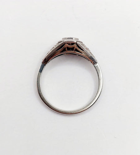 Bague 52.5 Bague chevalière Art déco en or blanc, platine et diamants 58 Facettes A07388