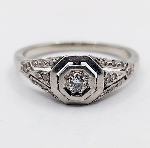 Bague 52.5 Bague chevalière Art déco en or blanc, platine et diamants 58 Facettes A07388