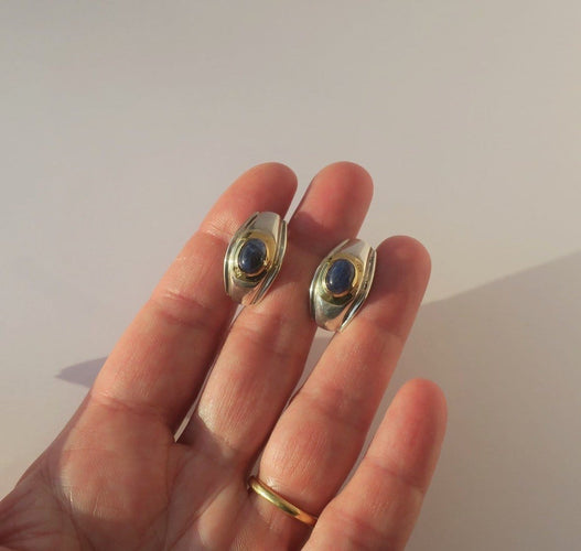 Boucles d'oreilles Ilias Lalaounis - Boucles d’oreilles clips en argent, or jaune et saphirs 58 Facettes Boucles d'oreilles