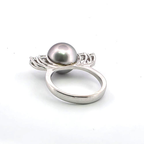 Bague 53 Bague en or blanc 18 ct avec perle et diamants 58 Facettes 382 B OC
