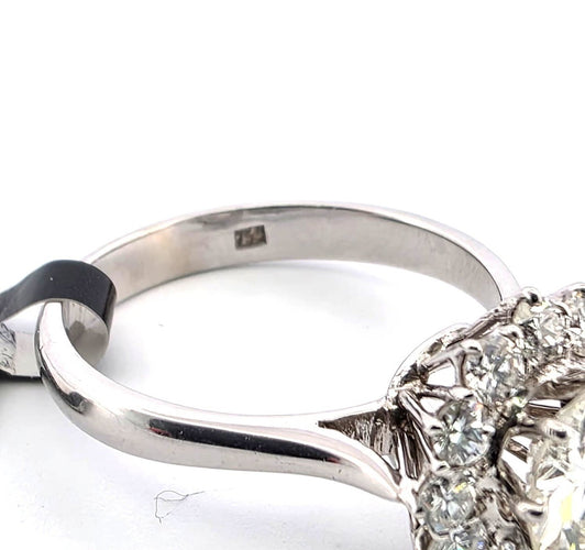 Bague 53 Bague en or blanc 18 ct avec diamant central et diamants 58 Facettes 12 B OC