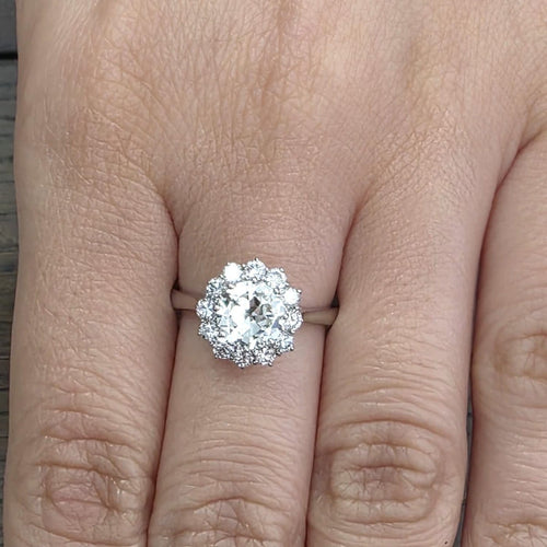 Bague 53 Bague en or blanc 18 ct avec diamant central et diamants 58 Facettes 12 B OC