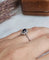 Bague 53 Bague marguerite en or blanc, saphir et diamants 58 Facettes 742