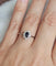 Bague 53 Bague marguerite en or blanc, saphir et diamants 58 Facettes 742