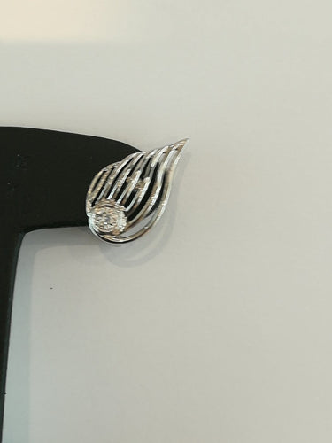 Boucles d'oreilles Boucles d'oreilles feuilles en or blanc et diamants 58 Facettes 00954