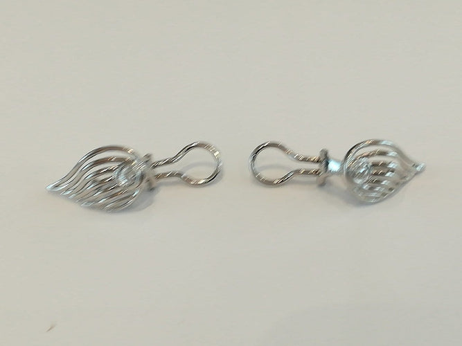 Boucles d'oreilles Boucles d'oreilles feuilles en or blanc et diamants 58 Facettes 00954