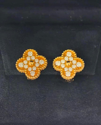 Boucles d'oreilles Van Cleef & Arpels Vintage Alhambra - Boucles d'oreilles en or jaune et diamants 58 Facettes jnci78