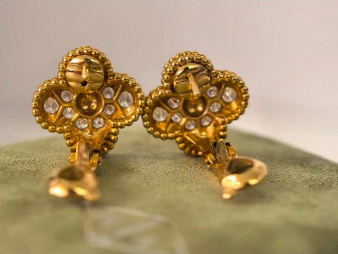 Boucles d'oreilles Van Cleef & Arpels Vintage Alhambra - Boucles d'oreilles en or jaune et diamants 58 Facettes jnci78
