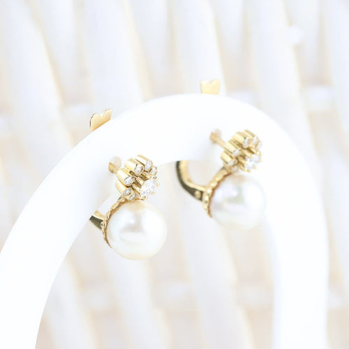 Boucles d'oreilles Boucles d'oreilles en or jaune 18K, perles de culture et diamants 58 Facettes 1B-T