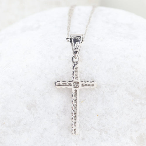 Collier Collier croix en or blanc 18K et diamants 58 Facettes 1B-II
