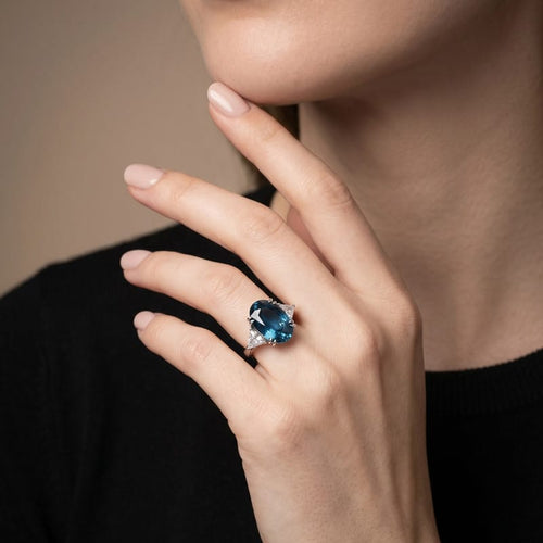 Bague 52 Bague en or blanc, saphir et diamants 58 Facettes 61000365