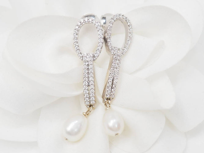 Boucles d'oreilles Boucles d'oreilles pendantes en or blanc, diamants et perles de culture 58 Facettes 33102