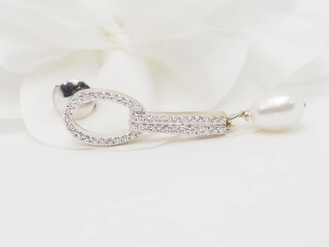 Boucles d'oreilles Boucles d'oreilles pendantes en or blanc, diamants et perles de culture 58 Facettes 33102