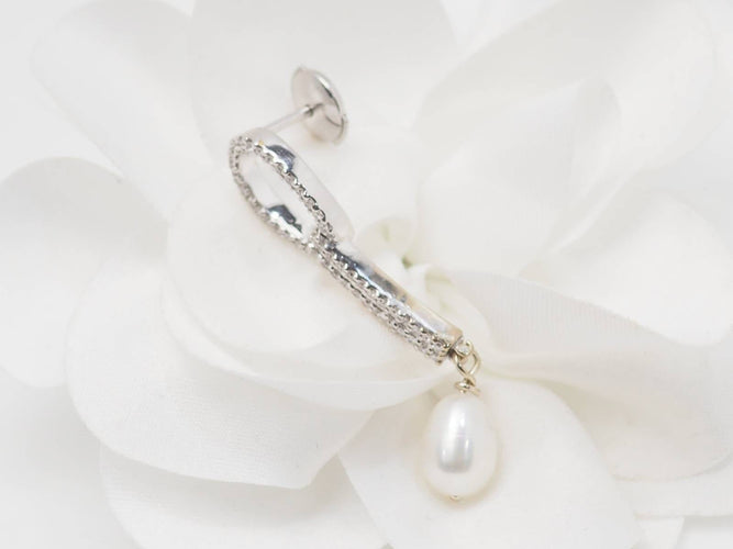 Boucles d'oreilles Boucles d'oreilles pendantes en or blanc, diamants et perles de culture 58 Facettes 33102