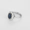 Bague 49 Bague marguerite en or gris, saphir et diamants 58 Facettes B260338