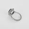 Bague 49 Bague marguerite en or gris, saphir et diamants 58 Facettes B260338