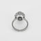 Bague 49 Bague marguerite en or gris, saphir et diamants 58 Facettes B260338