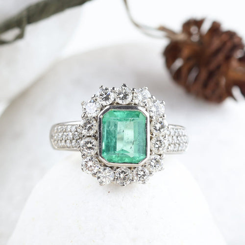 Bague 55 Bague cluster en or blanc et jaune 18K, émeraude colombienne et diamants 58 Facettes D-66593