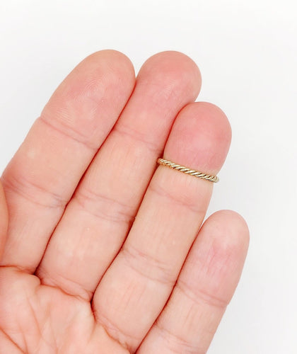 Bague 47 Bague alliance vintage torsadée en or blanc 18k 58 Facettes A06696