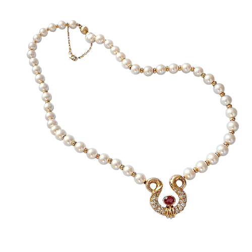 Collier perles de culture en or jaune, rubis et diamants