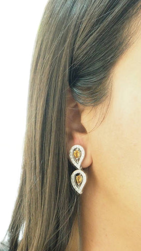 Boucles d'oreilles Boucles d'oreilles pendantes en or blanc, citrines et diamants 58 Facettes 32804