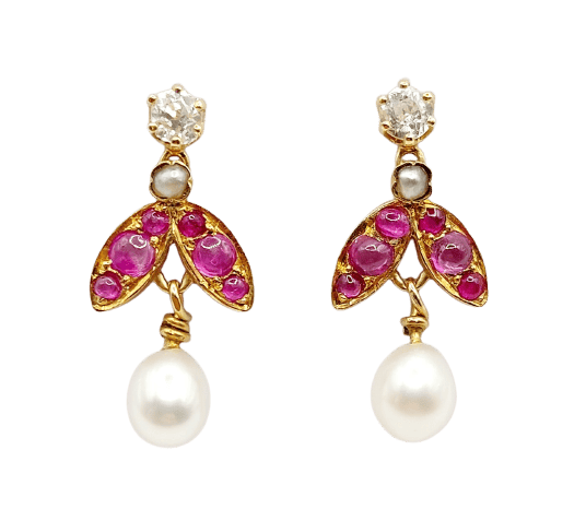 Boucles d'oreilles Puces d'oreilles vintage en or 18K, diamants, rubis et perles 58 Facettes A07361