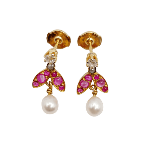 Boucles d'oreilles Puces d'oreilles vintage en or 18K, diamants, rubis et perles 58 Facettes A07361