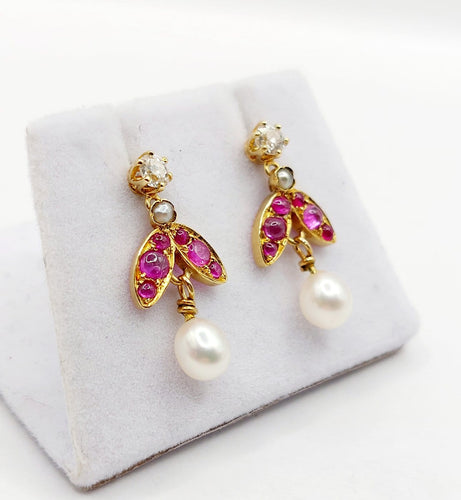 Boucles d'oreilles Puces d'oreilles vintage en or 18K, diamants, rubis et perles 58 Facettes A07361