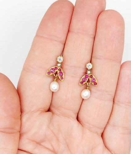 Boucles d'oreilles Puces d'oreilles vintage en or 18K, diamants, rubis et perles 58 Facettes A07361