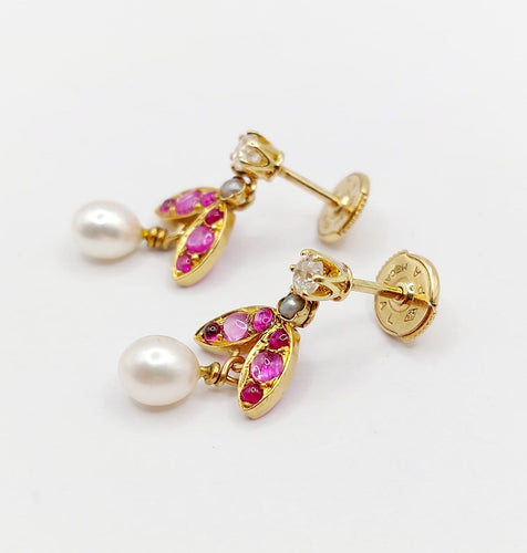 Boucles d'oreilles Puces d'oreilles vintage en or 18K, diamants, rubis et perles 58 Facettes A07361