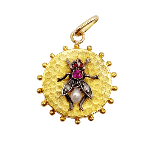 Pendentif Pendentif abeille ancien en or 18k, argent, rubis, perle et diamants 58 Facettes A07285