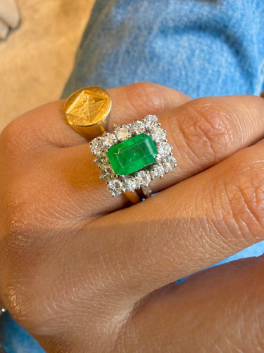 Bague 50 Bague Pompadour en or blanc, émeraude et diamants 58 Facettes é'é