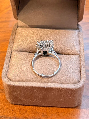 Bague 50 Bague Pompadour en or blanc, émeraude et diamants 58 Facettes é'é