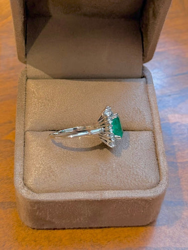 Bague 50 Bague Pompadour en or blanc, émeraude et diamants 58 Facettes é'é