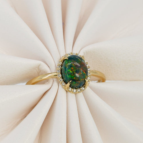 Bague 54 Bague en or jaune 14K, opale noire naturelle et diamants 58 Facettes R003