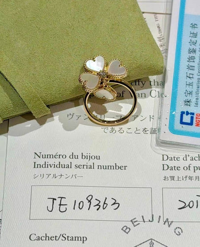 Bague 54 Van Cleef & Arpels - Bague Sweet Alhambra en or jaune, nacre et diamant 58 Facettes jnci94