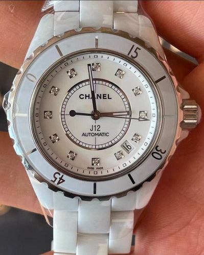 Montre CHANEL J12 - Montre en céramique et diamants 58 Facettes jnci96