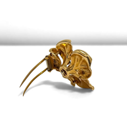 Broche Broche fleur épanouie en or jaune, saphirs et diamants 58 Facettes REF2569-337