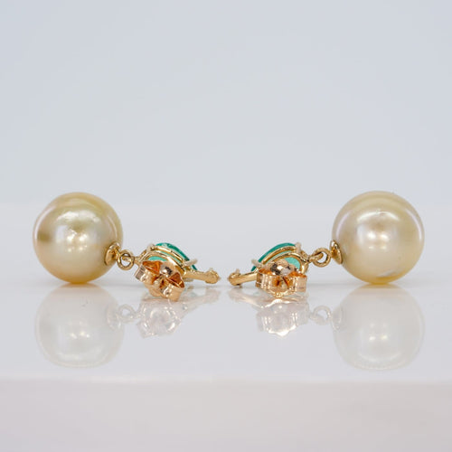 Boucles d'oreilles Boucles d'oreilles en or jaune 14 ct, émeraudes, perles et diamants 58 Facettes E026