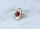Bague 52 Bague marquise ancienne en or rose, spinelle rouge et diamants 58 Facettes