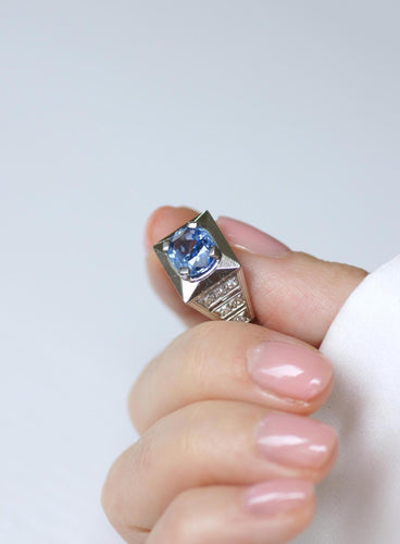 Bague 53 Art Déco - Bague chevalière en platine, saphir de Ceylan et diamants 58 Facettes