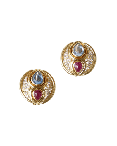 Boucles d'oreilles en or jaune, saphirs, rubis et diamants