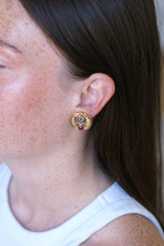 Boucles d'oreilles Boucles d'oreilles en or jaune, saphirs, rubis et diamants 58 Facettes