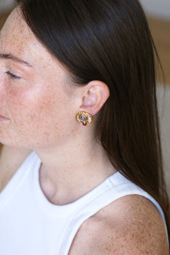 Boucles d'oreilles Boucles d'oreilles en or jaune, saphirs, rubis et diamants 58 Facettes