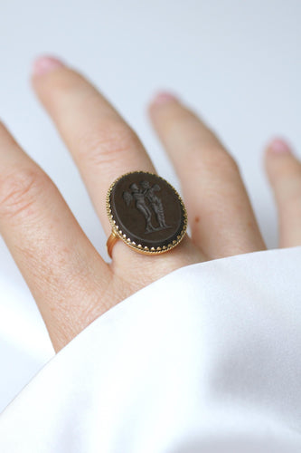 Bague 59 Bague ancienne intaille jaspe Cupidon et Psyché en or jaune 58 Facettes