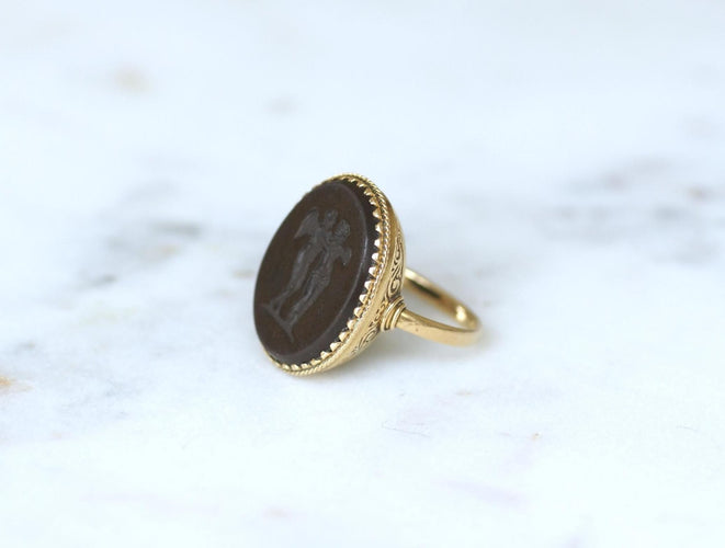 Bague 59 Bague ancienne intaille jaspe Cupidon et Psyché en or jaune 58 Facettes