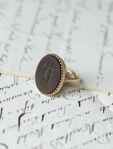 Bague 59 Bague ancienne intaille jaspe Cupidon et Psyché en or jaune 58 Facettes