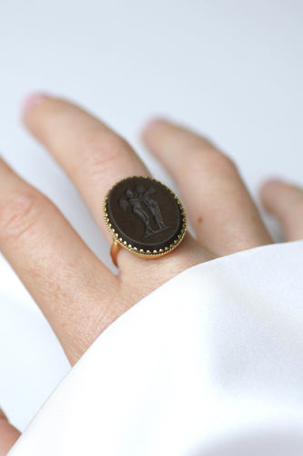Bague 59 Bague ancienne intaille jaspe Cupidon et Psyché en or jaune 58 Facettes