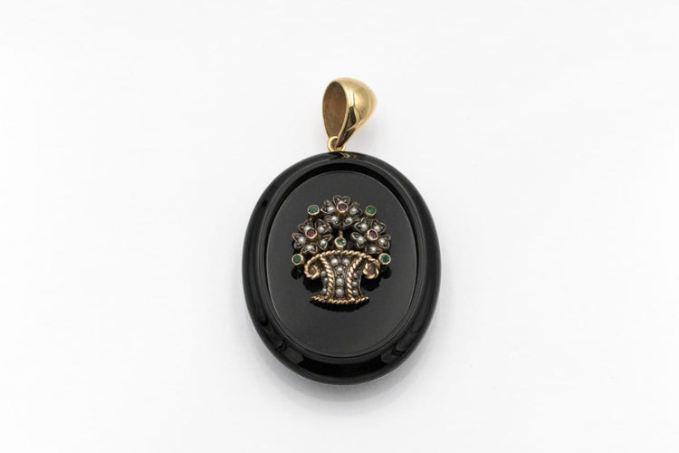 Pendentif Médaillon ancien en onyx, or jaune, argent, rubis, émeraudes et perles 58 Facettes 12234